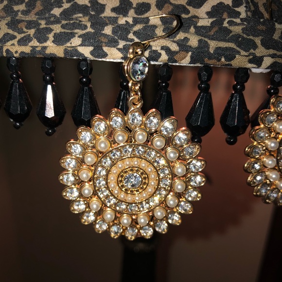 Stunning boutique statement earrings - Picture 5 of 7